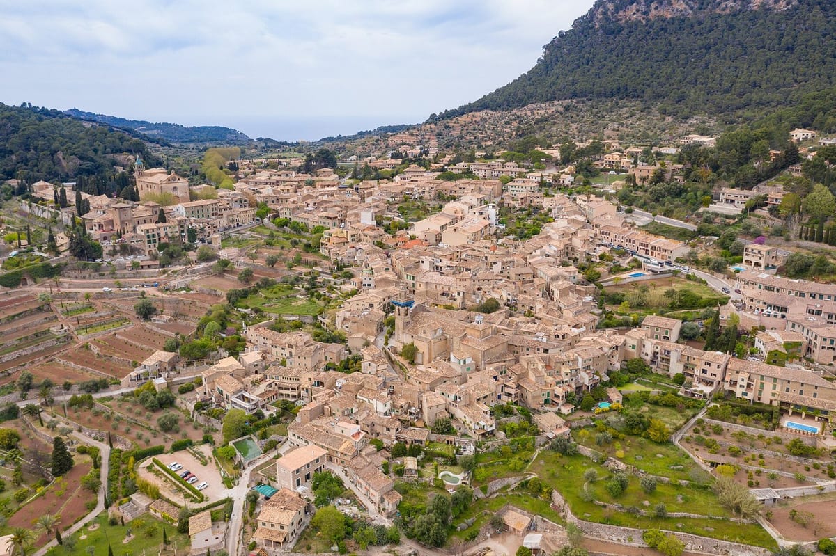The village of Valldemossa in Mallorca, Spain (48001682373)